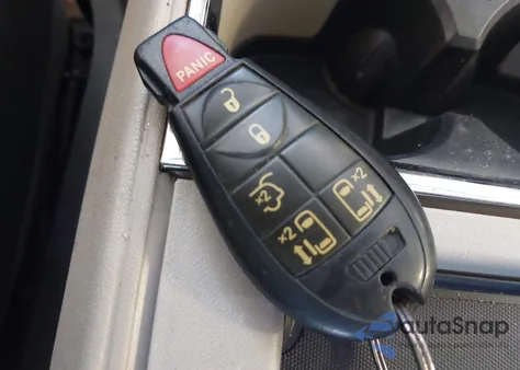 2014 Chrysler Town & Country Touring z USA, uszkodzony, nr VIN 2C4RC1BG7ER221204